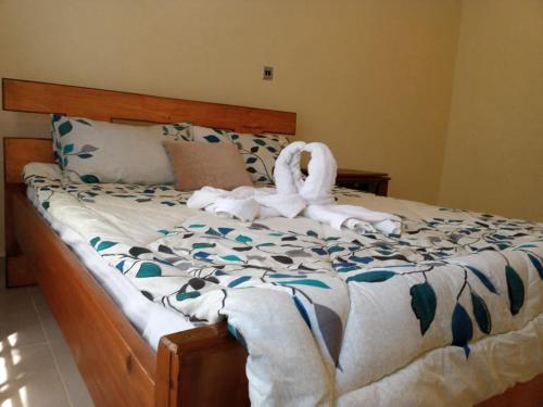 Gulta vai gultas numurā naktsmītnē Lovely Spacious 3-Bed All EnSuite House in Nanyuki