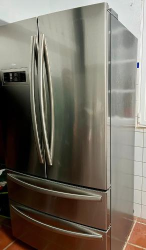 a stainless steel refrigerator in a kitchen at Clã´Destino in Casa Branca