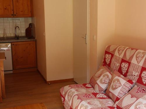 Appartement Modane, 2 pièces, 4 personnes - FR-1-265-114にあるシーティングエリア