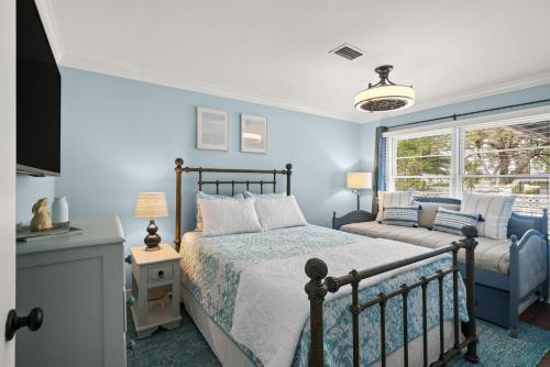 Postel nebo postele na pokoji v ubytování Searenity - 4333 Twelth Street