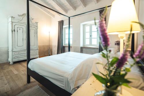Postel nebo postele na pokoji v ubytování Borgo dei Gatti Albergo Diffuso & spa