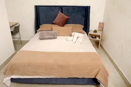 a bedroom with a large bed with a large headboard at Zentrico Boutique in Pereira