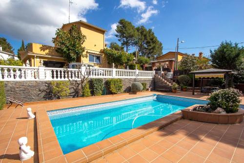 Kolam renang di atau dekat dengan Catalunya Casas Mountain escape with amazing views just 25km to BCN!
