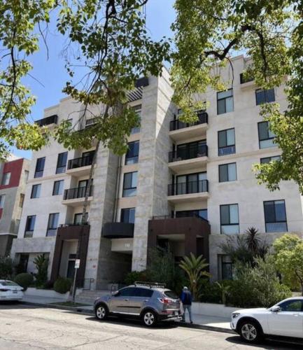 3 Bedroom 3 Bath Apartment +Free parking