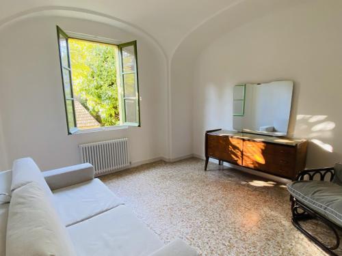 Μια τηλεόραση ή/και κέντρο ψυχαγωγίας στο Apartment Portico I