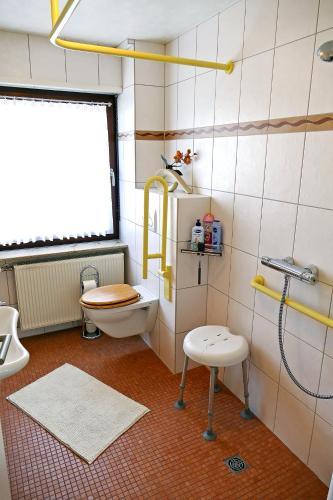 a bathroom with a toilet and a sink at Momberg-Lodge in Oberthal