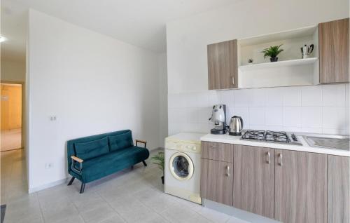 Amazing Apartment In Marina Di Strongoli With Wifi And 2 Bedrooms