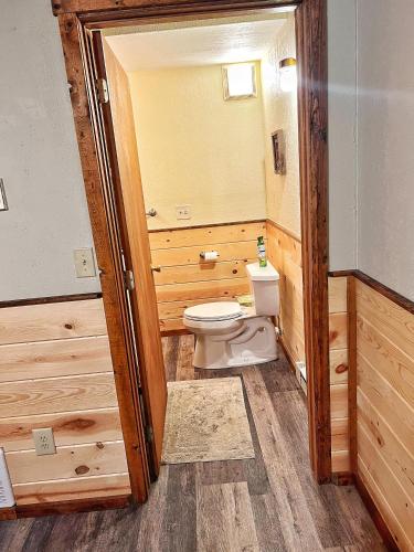 Un baño de The Lodge at Devils Tower