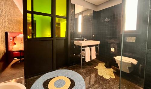Un baño de Boutique Hotel Gauthier Restaurant Terrasse