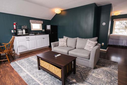 Zona de estar de The Dewey by The Lenox Collection