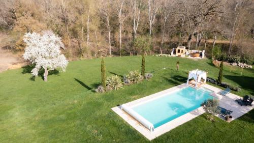 an overhead view of a yard with a swimming pool at La Palombière in Saint-Clar