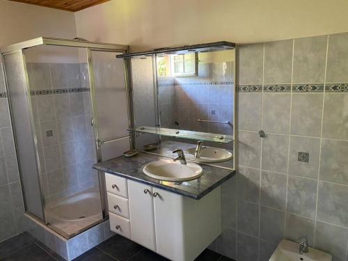 a bathroom with two sinks and a shower and a toilet at Magnifique Villa Collinos avec piscine et jardin in Schœlcher