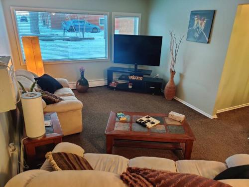 A Home Away - Executive Stay! Spacious 1 Bedroom Condo!