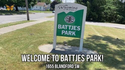 a welcome to batteries park sign in the grass at Lovely PET FRIENDLY three bedroom in desirable Urbandale Location! home in Wyoming