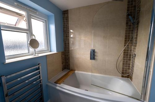 Koupelna v ubytování Isleworth - Apt - Stay 4 - Parking - Riverside