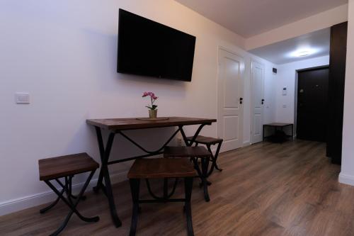 TV a/nebo společenská místnost v ubytování Best View Penthouse - Terrace - 2 Bathrooms - Free Parking