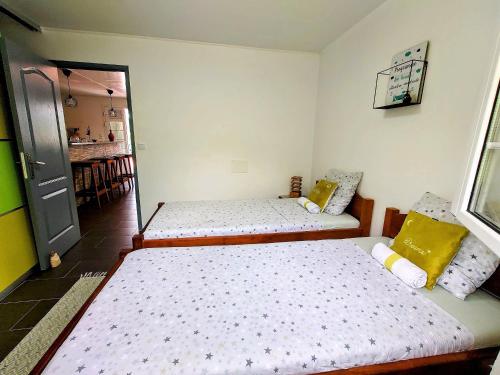a bedroom with two beds and a mirror at Spacieuse villa proche du Vauclin avec piscine privée in Le Vauclin