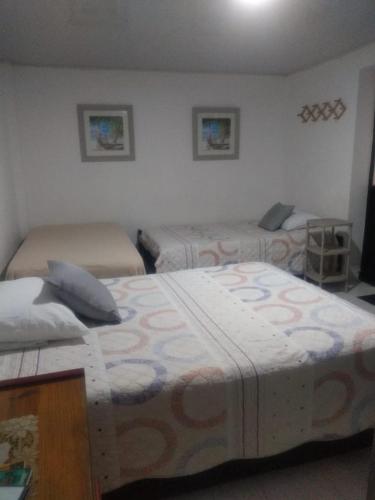 a bedroom with two beds in a room at Casa De Polita in San Andrés