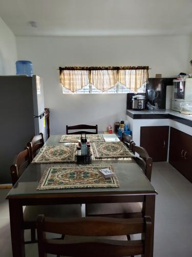 Kuchyň nebo kuchyňský kout v ubytování BE OUR GUEST #transienthome