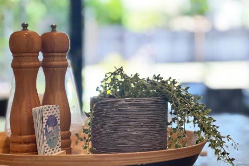 Imagen de la galería de 4 bedroom gem with air conditioning, a great outdoor area including pool and you can bring a small dog., en Maroochydore