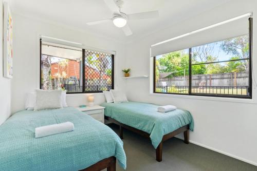 Cama o camas de una habitación en 4 bedroom gem with air conditioning, a great outdoor area including pool and you can bring a small dog.