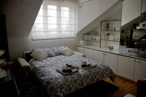 Ένα ή περισσότερα κρεβάτια σε δωμάτιο στο TRIANGLE CITY Apartment 1