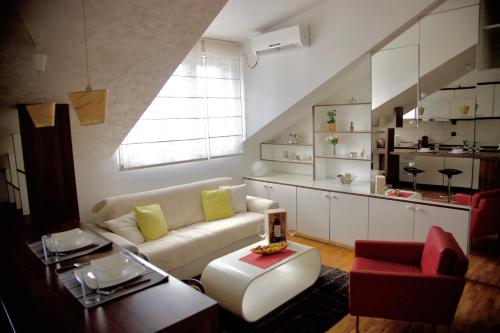 Χώρος καθιστικού στο TRIANGLE CITY Apartment 1