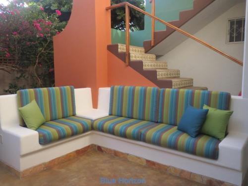 Ruang duduk di Casa Guadalupe - big beach oasis!