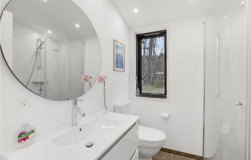 Kupatilo u objektu Amazing Home In Nex With 3 Bedrooms And Wifi