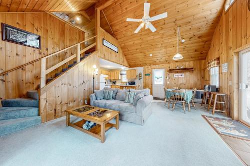 Barden Place Cabin – Photos 2