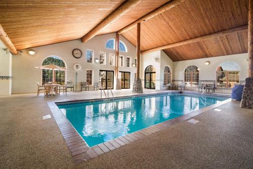a swimming pool in a house with a wooden ceiling at Best Western Golden Spike Inn & Suites in Hill City