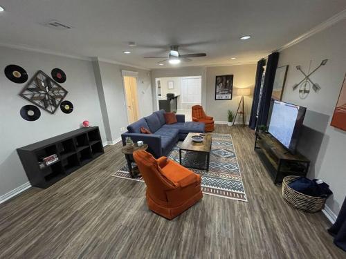 Gallery image of NEW The Drover by USAO - King Bed - SmartTV - Quiet Street! in Chickasha