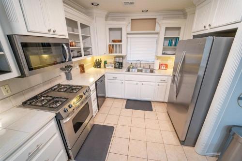 Gallery image of NEW The Drover by USAO - King Bed - SmartTV - Quiet Street! in Chickasha