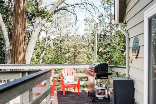 a grill on the porch of a house at Little Chip Lake Arrowhead Cabin in Lake Arrowhead