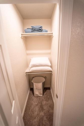 Gallery image of NEW The Drover by USAO - King Bed - SmartTV - Quiet Street! in Chickasha