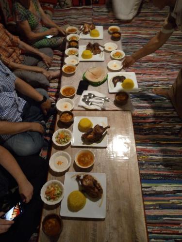Makanan di atau berdekatan inn ini