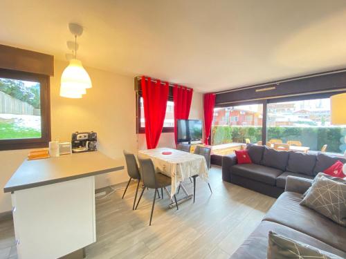 Studio 4 pers, coin montagne, terrasse, parking privatif, centre village, non fumeur - FR-1-437-100