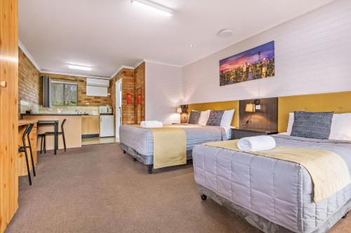 Postel nebo postele na pokoji v ubytování Burringa Garden Motel