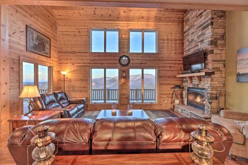 Χώρος καθιστικού στο Spacious Slaty Fork Home about 12 Mi to Snowshoe