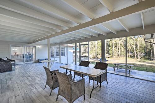 Spacious Gainesville Retreat with Backyard! – Photos 2