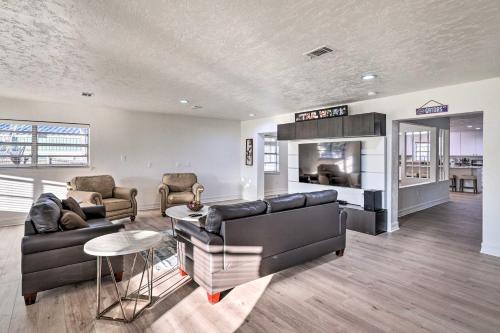 Spacious Gainesville Retreat with Backyard! – Photos 4