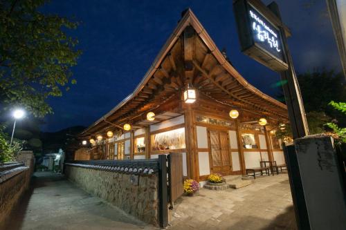 ゲストハウスが所在する建物
