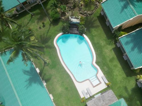 La alberca dentro o cerca de Coco Cabana Apartelle