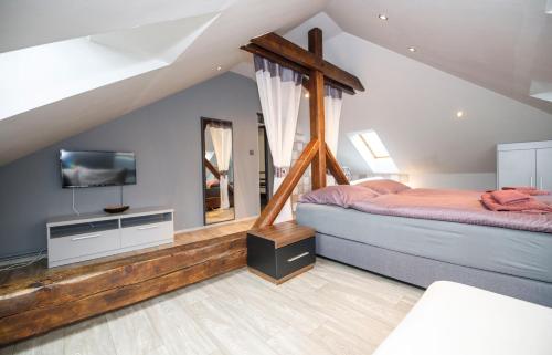 Postel nebo postele na pokoji v ubytování Libušina Villa