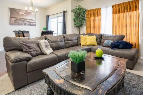 Fabulous Exclusive 3BR Home in NW Calgary