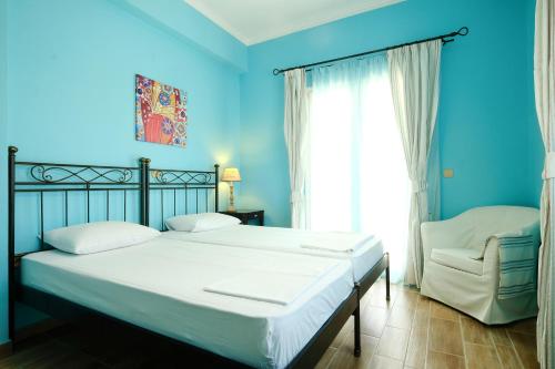 KanálionにあるCasa Biancaの青いベッドルーム(ベッド1台、椅子付)
