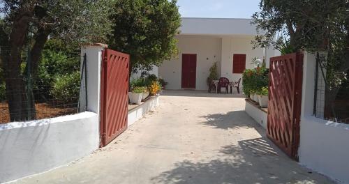 Φωτογραφία από το άλμπουμ του TERRA ROSSA casa di campagna con piscina 2 camere da letto, 4 pl, si animali da compagnia σε Casarano