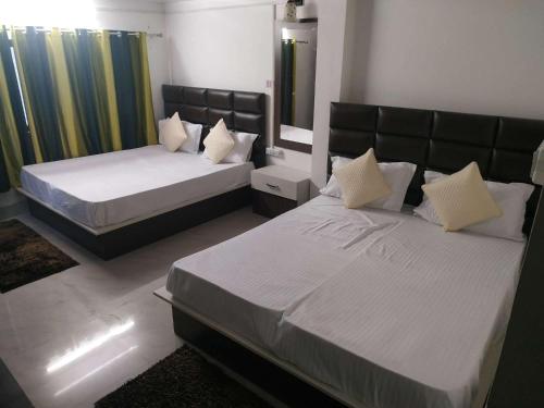 Ein Bett oder Betten in einem Zimmer der Unterkunft HOTEL MANISHA