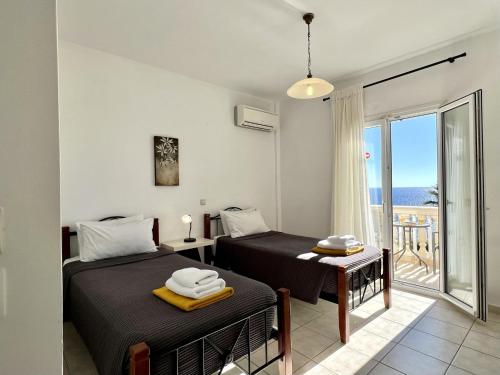 Giường trong phòng chung tại Villa Apollon Spartia Kefalonia