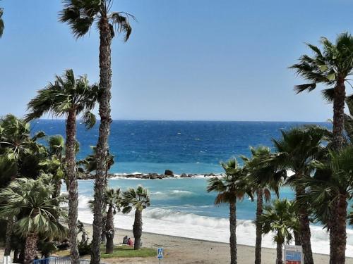 Apartamento frente al mar, luminoso y amplio.